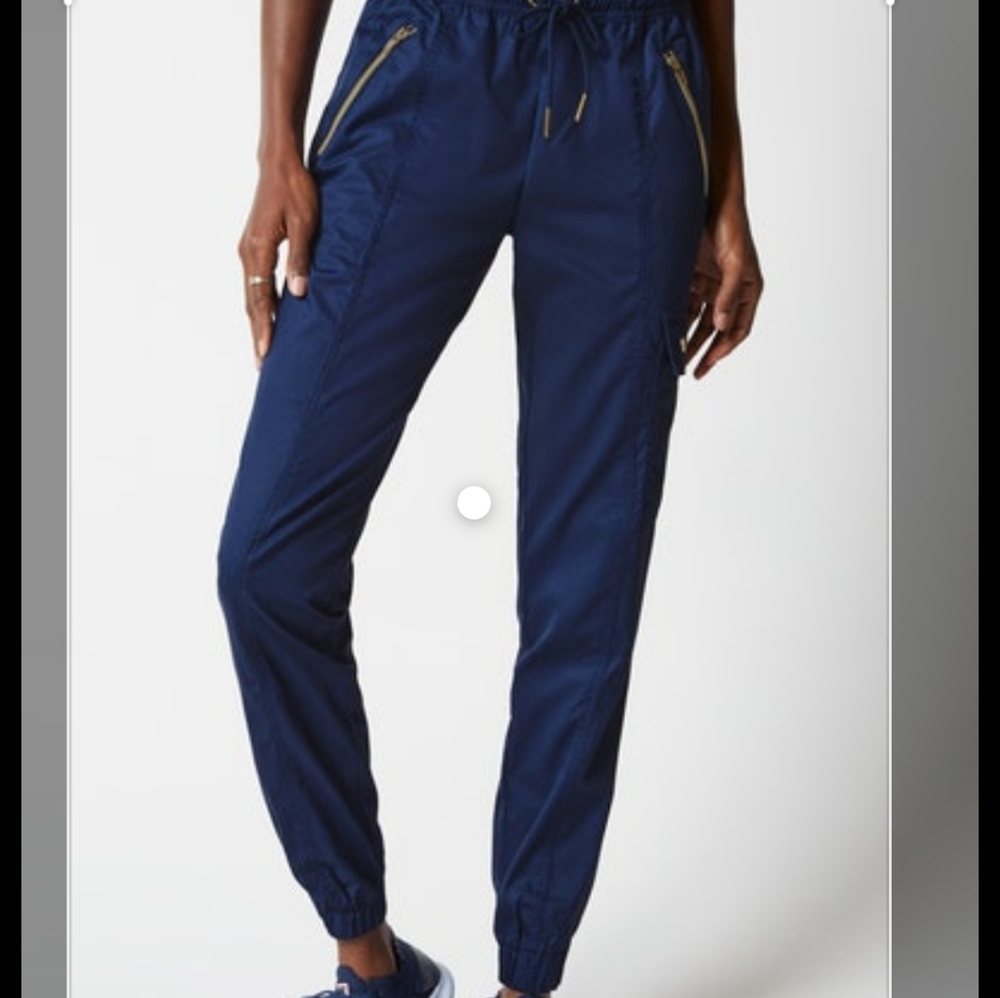 SOLD - Jaanuu joggers scrubs set